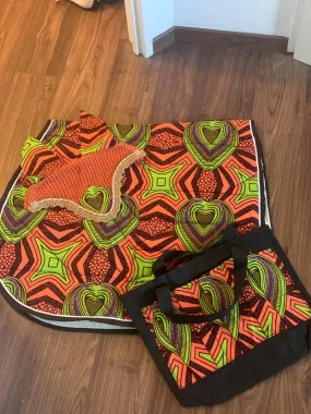 Ensemble composé d’un tapis, d’un bonnet et d’un sac de pansage